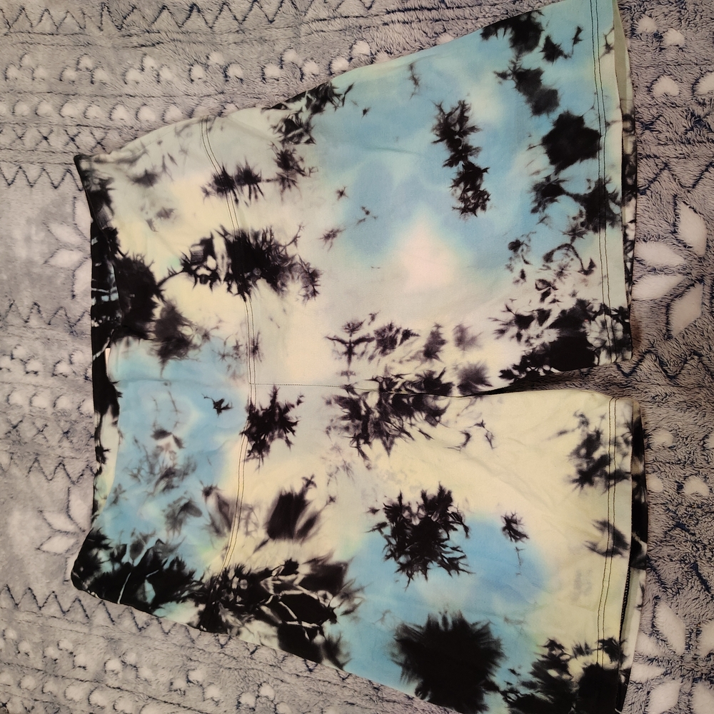 Tie-Dye Shorts in Blue and Black